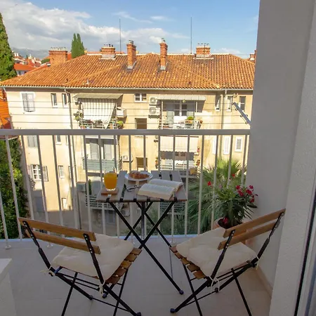 West View * Split