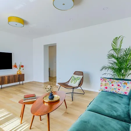 West View Apartment *