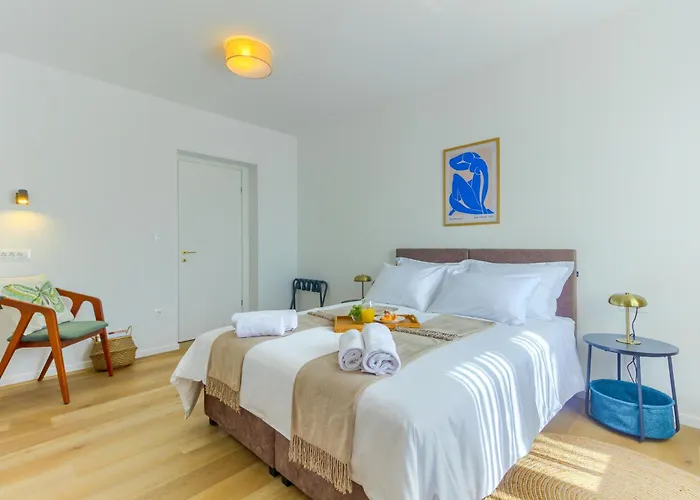 West View Apartment Split