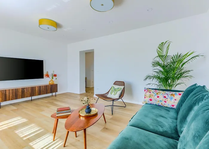 West View Apartment *