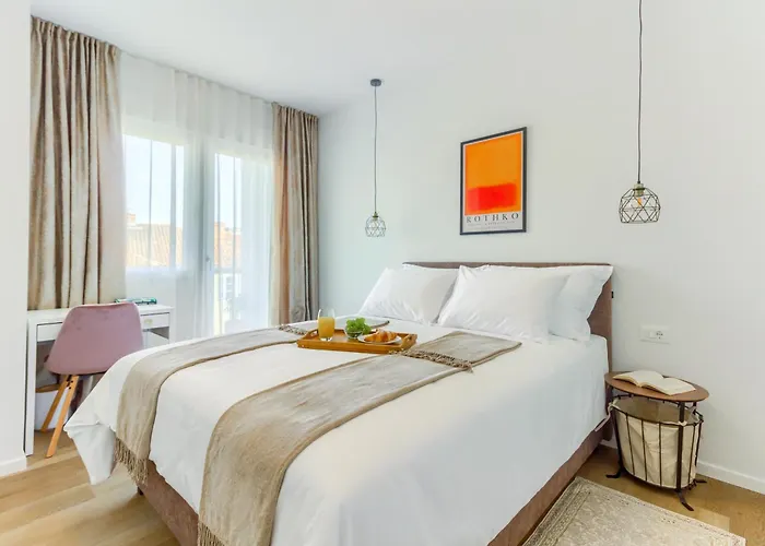 West View Apartment *