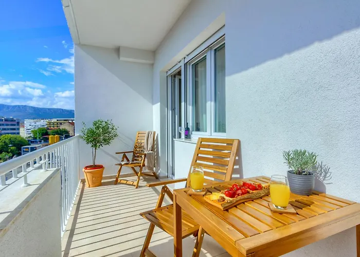 Apartment West View *