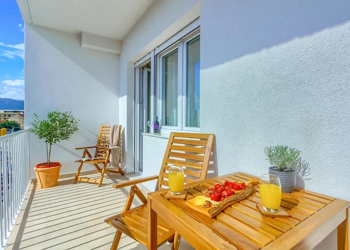 West View Apartment *