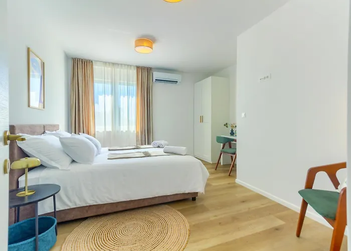 Apartment West View *