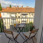 West View * Split